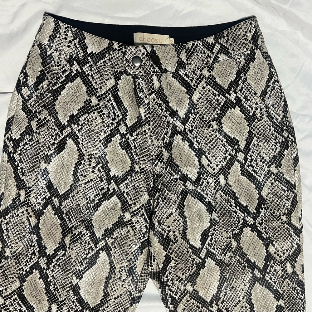 Choosy Snake Skin Faux Leather Pants Cropped Cropped Flare Mid Rise NWT Size 2 - Picture 7 of 16